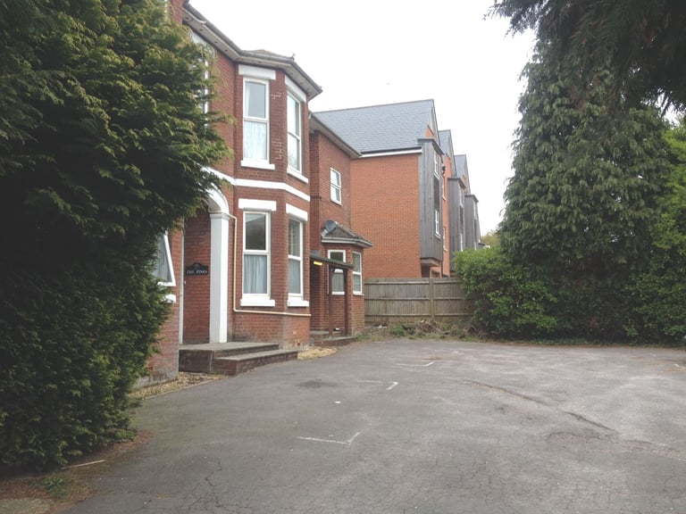 NETLEY ABBEY SO31 Nr JCT 8 M27 26 sq m STUDIO FLAT AVAIL TODAY ORP