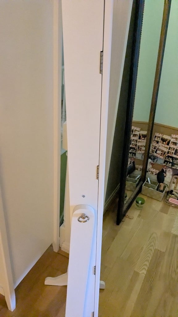 Jewellery stand cupboard 