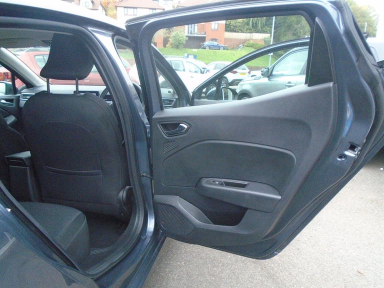 2022 Renault Clio 1.0 TCe Iconic Euro 6 (s/s) 5dr HATCHBACK Petrol Manual