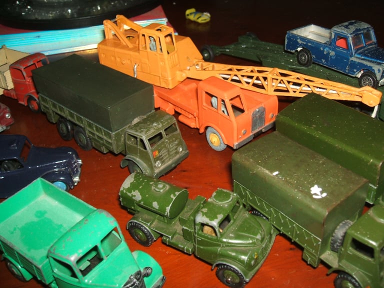 image for wanted 1940s/1950s/1960s dinky toys/ corgi toys  cars and trucks 