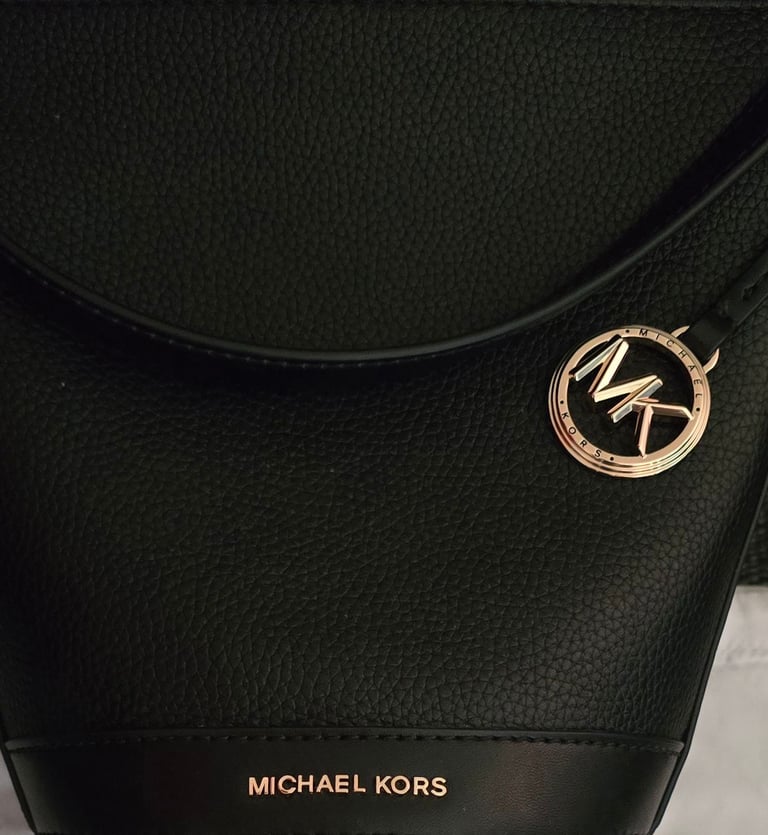 Genuine, Michael Kors Townsend bucket bag, black Pebbled Leather,   Crossbody Bag.