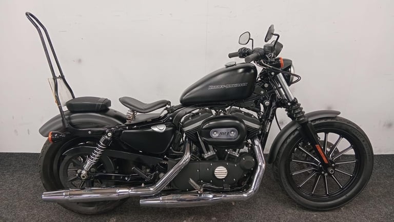 HARLEY XL883 IRON ** MOT JUNE 2026 - MID CONTROLS - BACK REST ** 