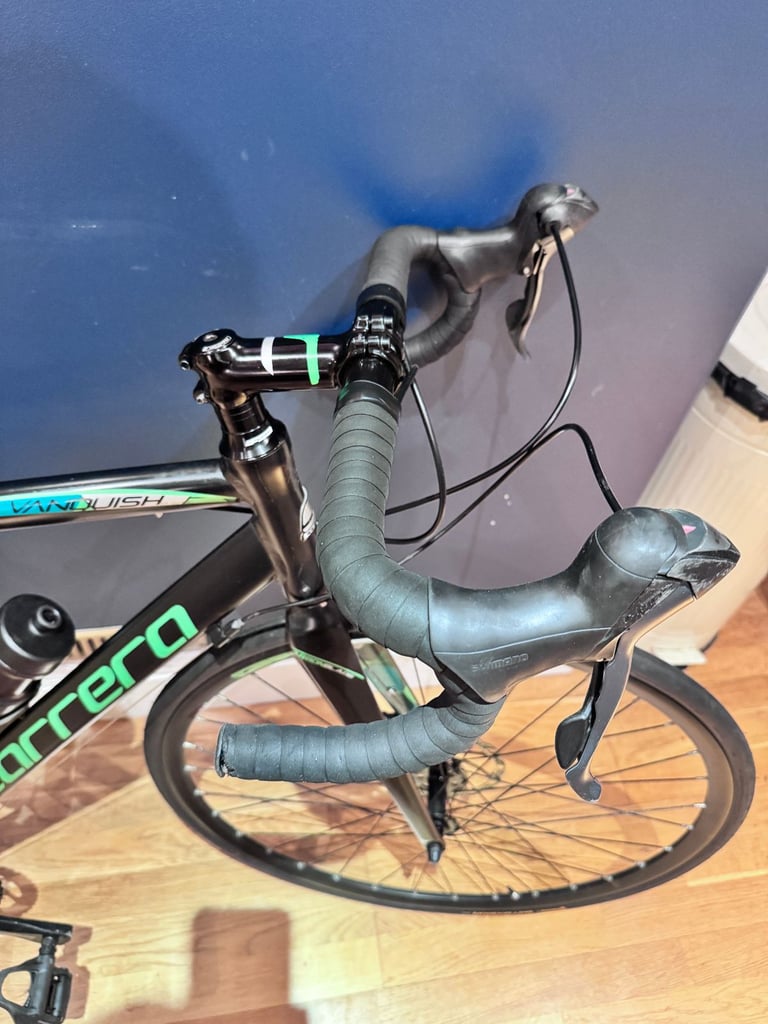 54cm Road Bike - Carrera Vanquish - Black and Green