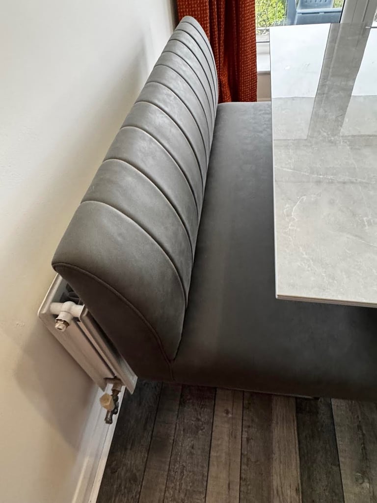 Dinig table & benches 