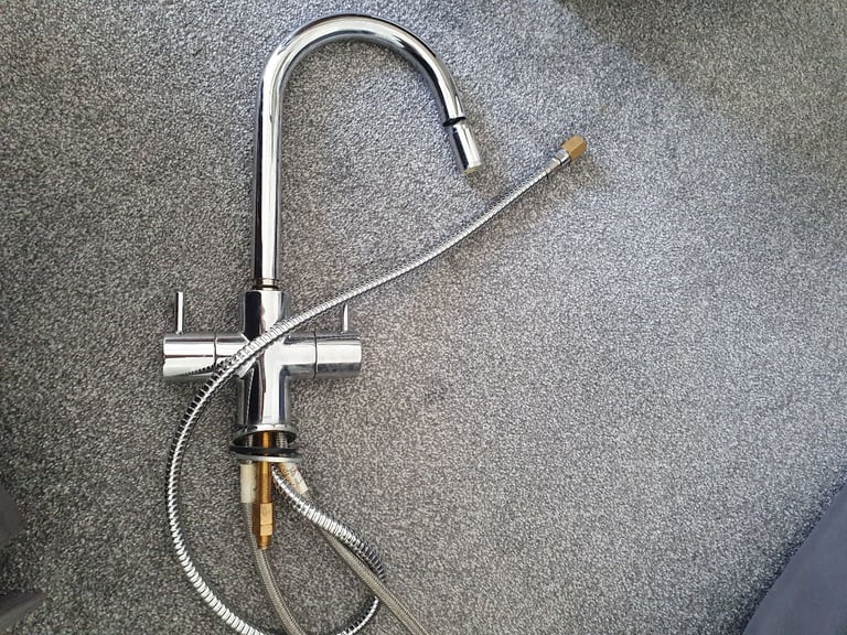 Kitchen mixer tap with pull out sprayer