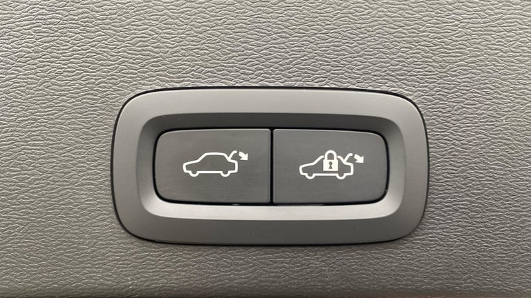 2022 Volvo XC40 2.0 B3 MHEV Plus SUV 5dr Petrol Hybrid DCT Auto Euro 6 (s/s) (163 ps) Petrol/Elec...