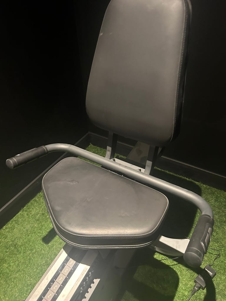 Lifefitness commercial excercise bike good condition offers welcome  