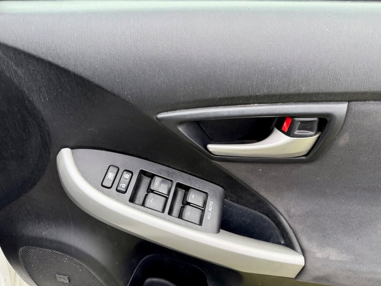 2012 Toyota Prius 1.8 VVT-h T Spirit Hatchback 5dr Petrol Hybrid CVT Euro 5 (s/s) (136 ps) HATCHB...
