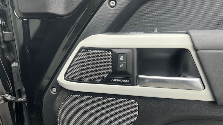 2023 Land Rover Defender 3.0 D250 Hard Top SE Auto PANEL VAN DIESEL Automatic