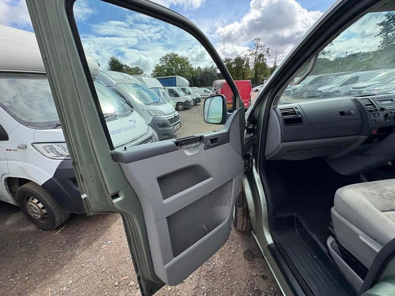 2009 Volkswagen Transporter Shuttle 2.5TDI PD 174PS SE Minibus MPV DIESEL Manual
