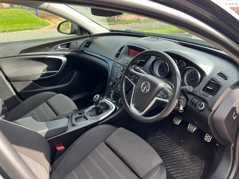 Vauxhall, INSIGNIA, Hatchback, 2011, Manual, 1796 (cc), 5 doors