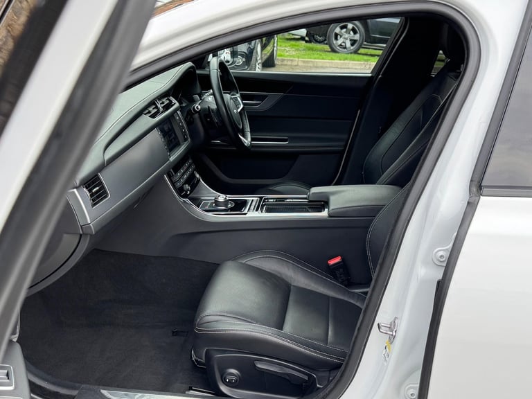 2016 Jaguar XF 2.0d R-Sport Auto Euro 6 (s/s) 4dr SALOON Diesel Automatic