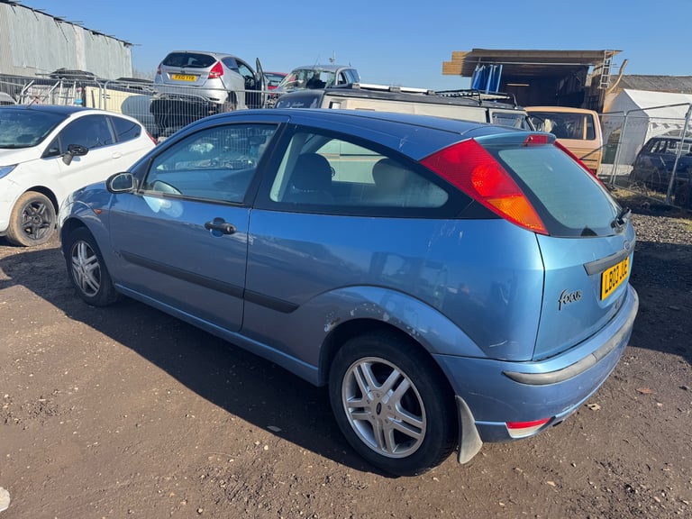 Ford focus mk1 2 door 1.8 petrol 2003 blue BREAKING FOR PARTS 