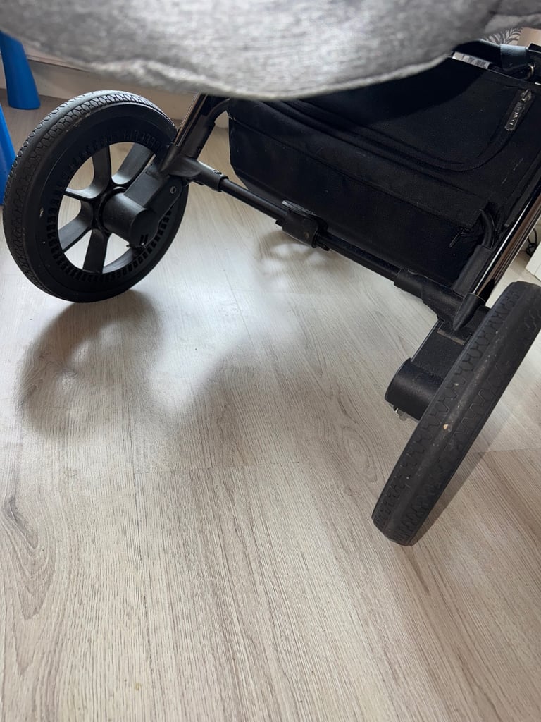 Venicci pram pushchair and carrycot 
