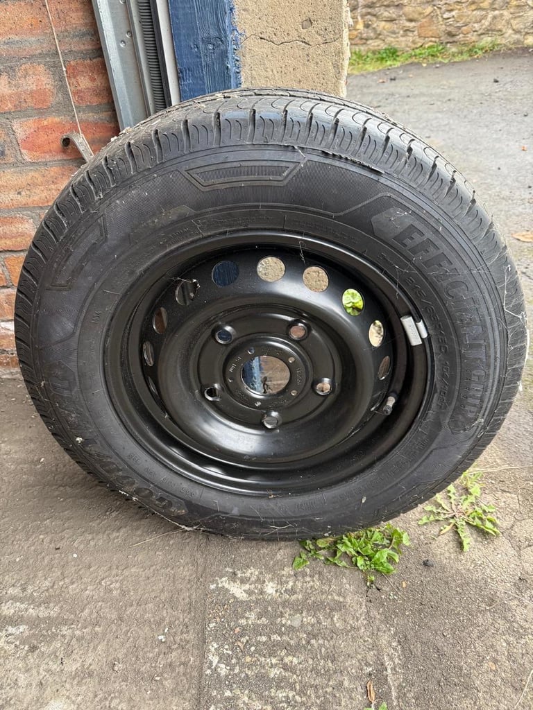 1 x 215/65R/15C Goodyear Efficient Grip Performance Tyre 