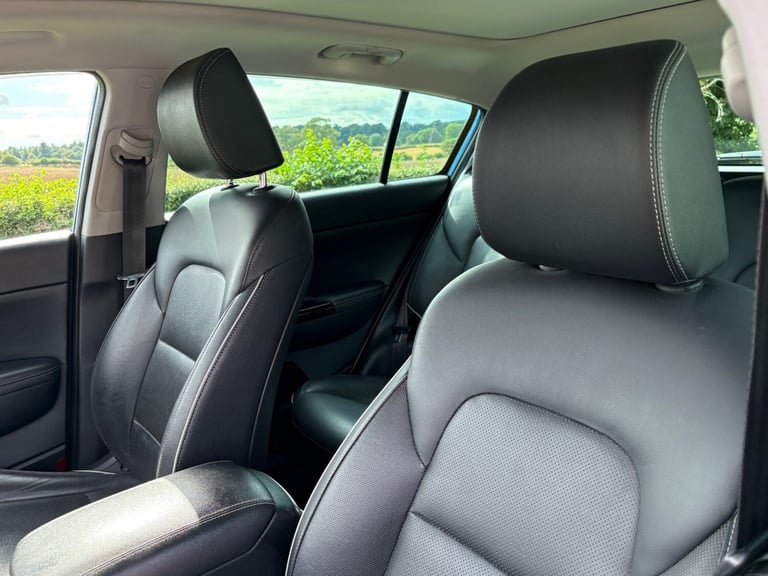 Kia Sportage 2.0 Diesel ISG 4 AWD Auto.Heated leather,reverse camera,pan roof