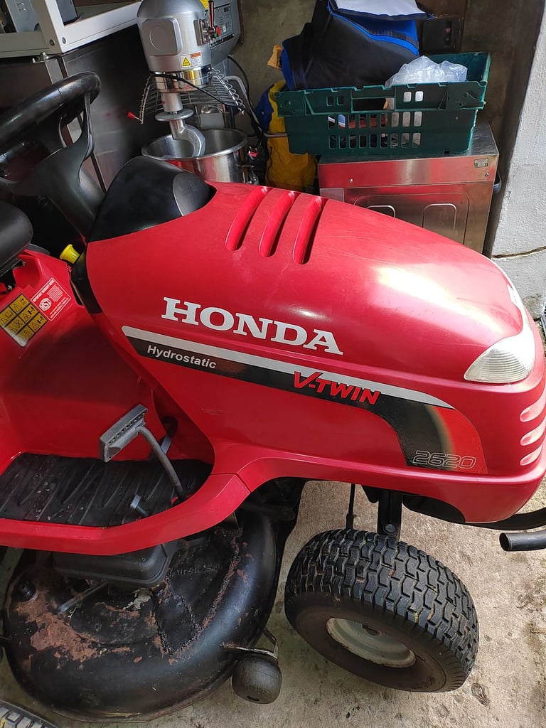 Honda ride on lawnmower 