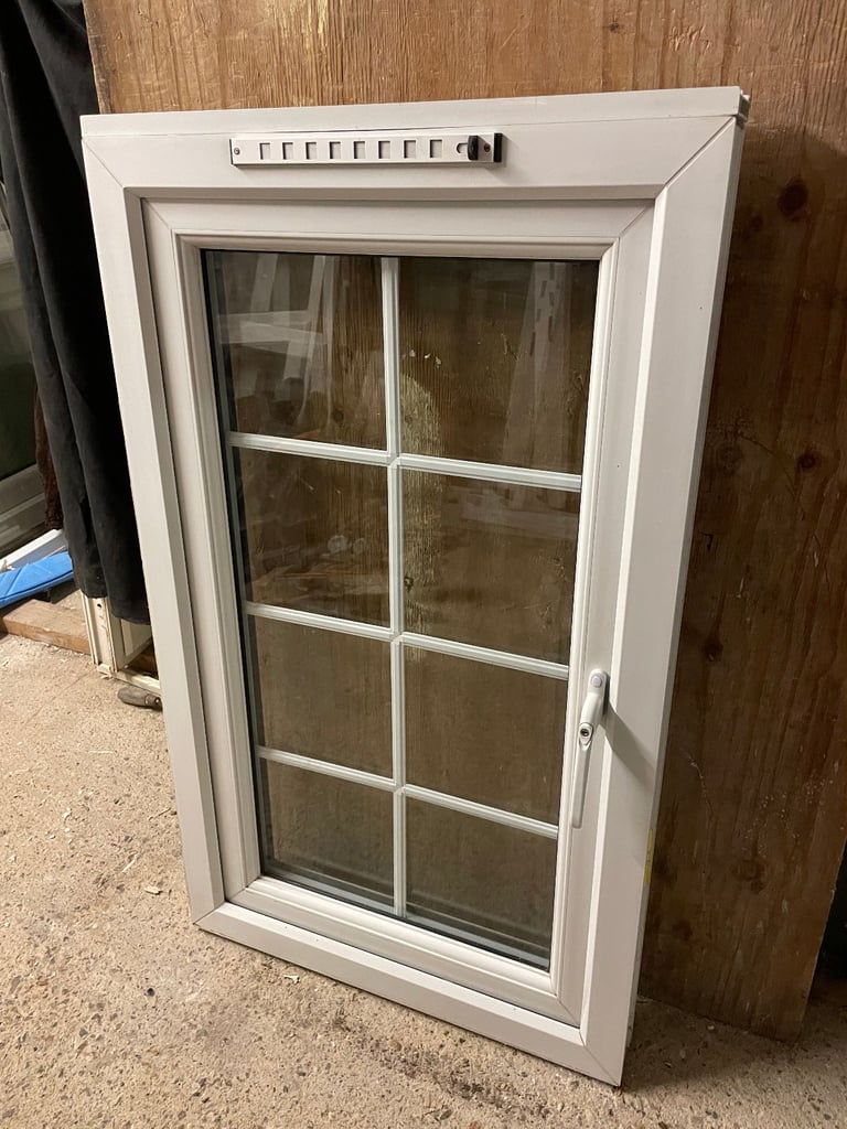H 109 x W 65 cm - BEAUTIFUL GEORGIAN UPVC DOUBLE GLAZED WINDOW - CLEAR GLASS (REF: SJ466) 