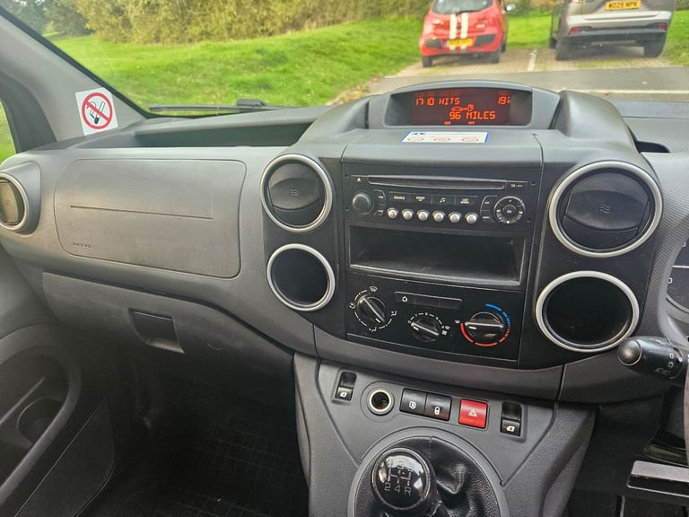 Peugeot partner 1.6hdi economy model van 1OWNER FULL SERVICE HISTORY LOW MILES 