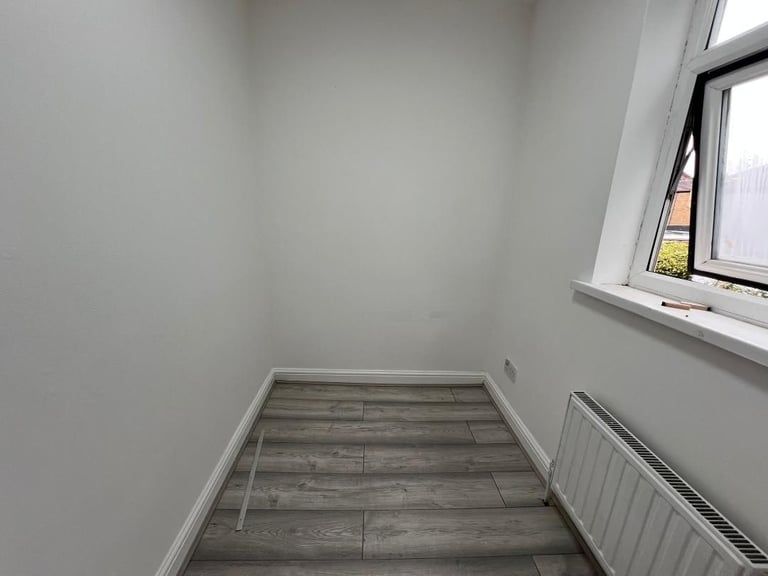 TO LET • 4-Bed House - Frith Road - Leytonstone -  E11 4EY