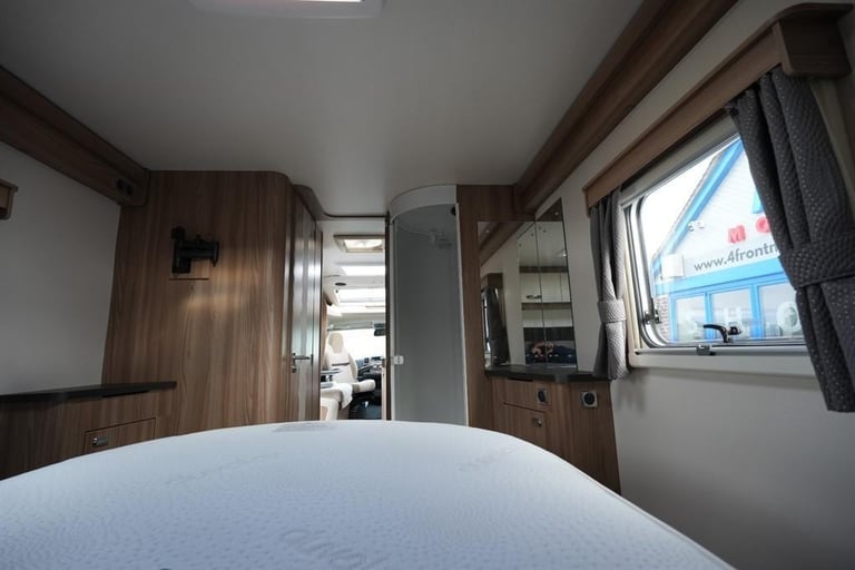 Swift Kon-Tiki Sport 599 FIAT 4 BERTH 2 TRAVEL SEAT MOTORHOME