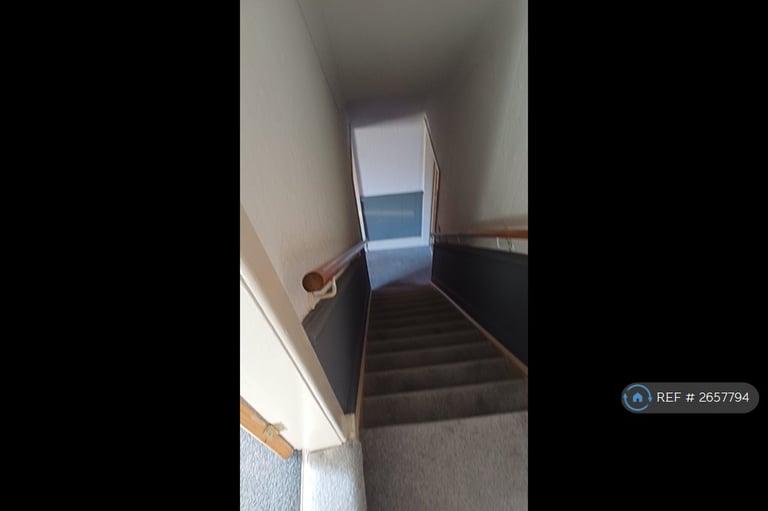 2 bedroom house in Victoria Street, Hemsworth, Pontefract, WF9 (2 bed) (#2657794)