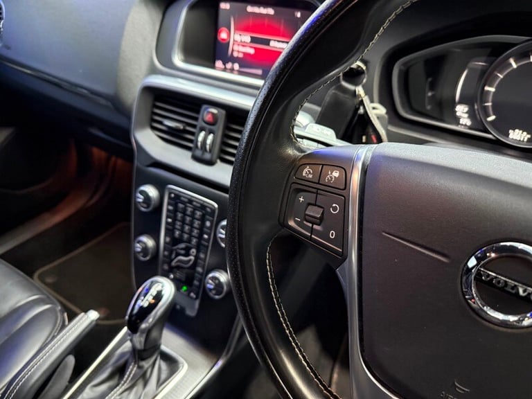 Volvo V40 D3 R-DESIGN PRO