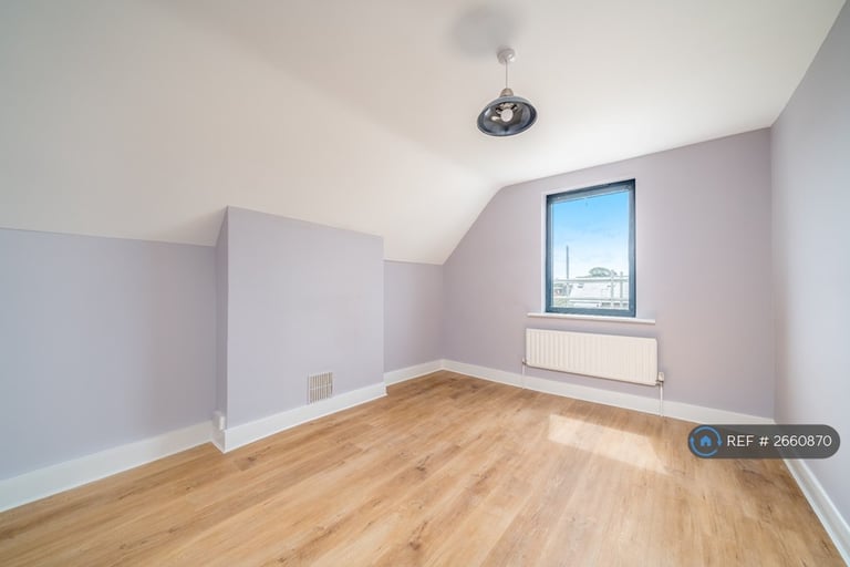 2 bedroom flat in Heathfield North, Twickenham, TW2 (2 bed) (#2660870)