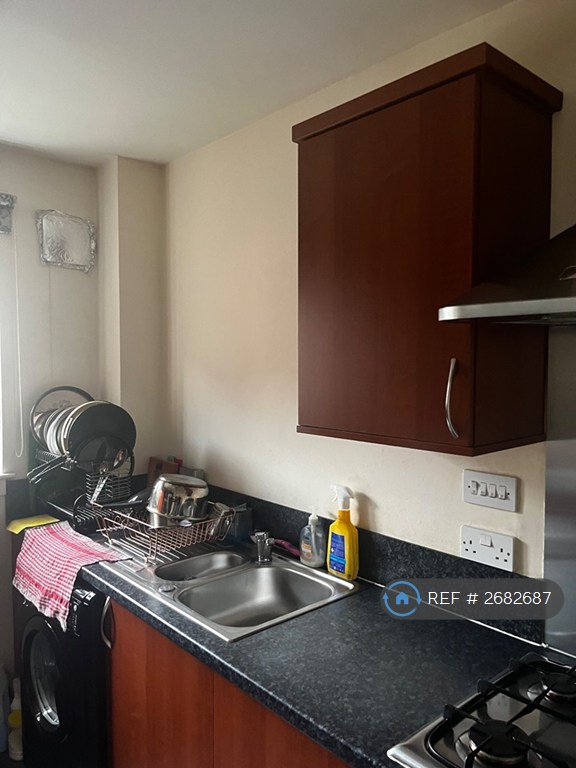 2 bedroom flat in Auchentoshan Terrace, Glasgow, G21 (2 bed) (#2682687)