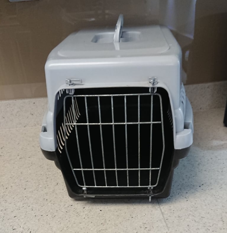 Large pet carrier 