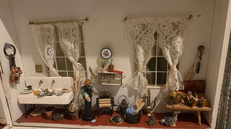 Lovely unique collectible wooden dolls house (1/12th scale), with lighting and contents 