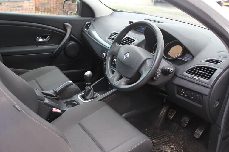 2011 Renault Megane 1.6 16V I-Music Euro 5 3dr COUPE Petrol Manual