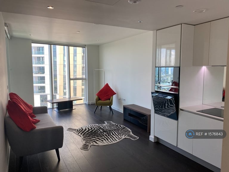image for 2 bedroom flat in Skygardens, London, SW8 (2 bed) (#1576843)