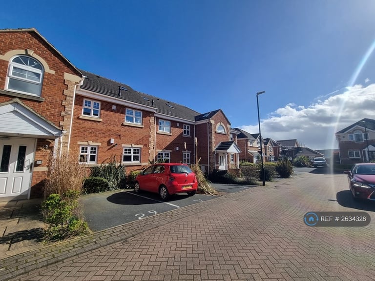 2 bedroom flat in Sycamore Chase, Pudsey, LS28 (2 bed) (#2634328)