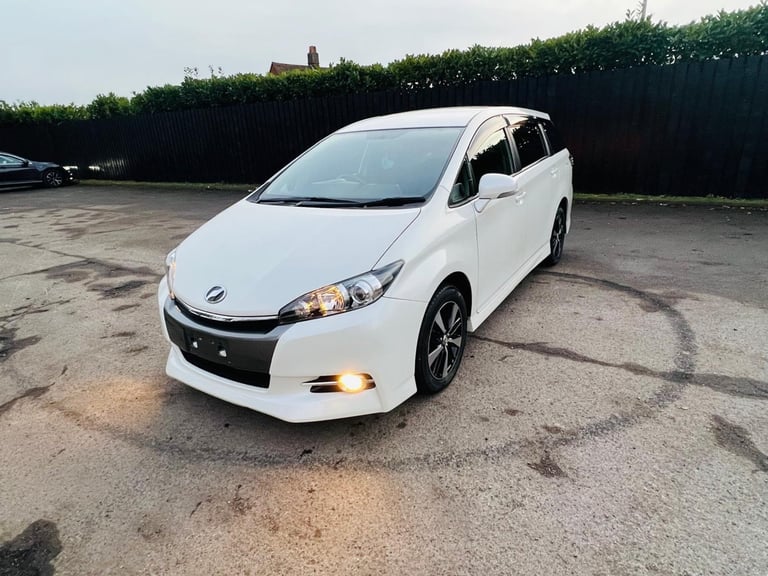 Toyota wish 2013 7 seats white petrol atomatic ulez 1.8
