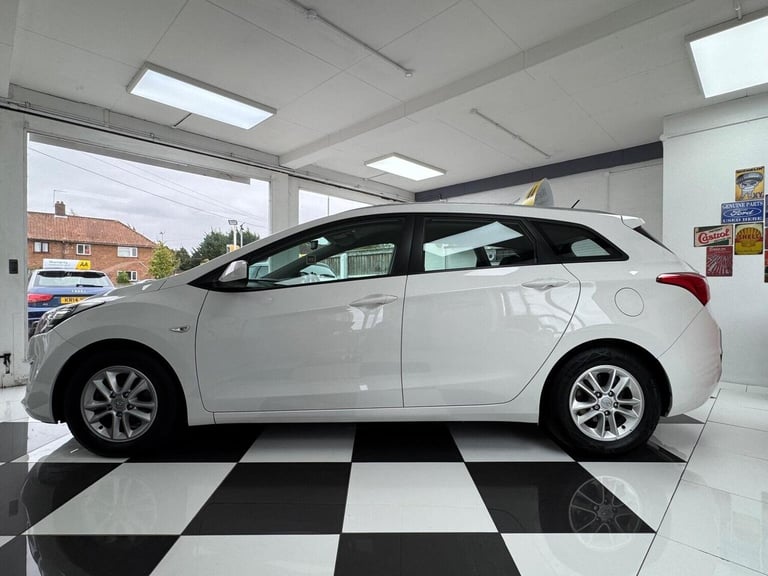 HYUNDAI I30 1.6 CRDi Blue Drive Active Tourer Euro 5 (s/s) 5dr 2014