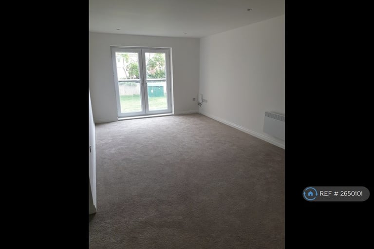 2 bedroom flat in Dock Road, Tilbury, RM18 (2 bed) (#2650101)