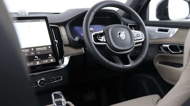 2025 Volvo XC90 T8 PHEV AWD Ultra Dark (Sunroof, 360 Camera, Bowers &amp; Wilkins Sound) ESTATE P...