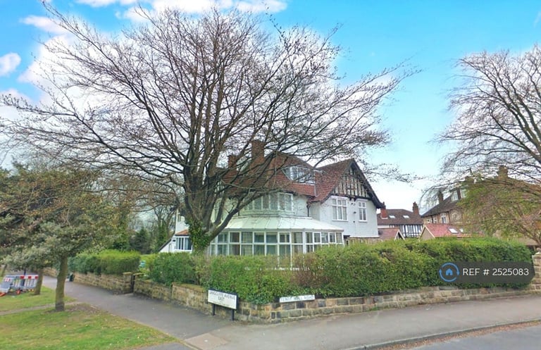 1 bedroom flat in Langcliffe Avenue East, Harrogate, HG2 (1 bed) (#2525083)