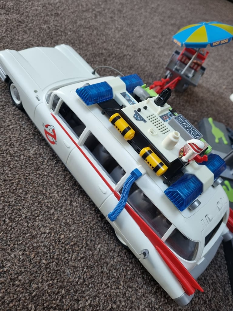 Playmobil ghostbusters tower and car playset