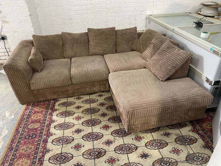 🚚Beautiful Corner Sofa For Sale 
