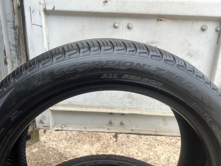 265 45 21 104W MICHELIN LATITUDE TOUR HP JLR M+S 5-6mm PART WORN