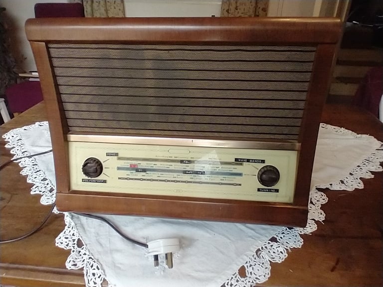 VINTAGE FERGUSON 356 VALVE RADIO Art Deco Wooden Case Bakelite Knobs MW SW LW