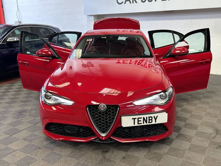 2018 Alfa Romeo Giulia 2.0T Veloce Saloon 4dr Petrol Auto Euro 6 (s/s) (280 ps) Saloon Petrol Aut...