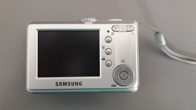Digital Camera Samsung Digimax S600 with 6 mega pixels – post or collect