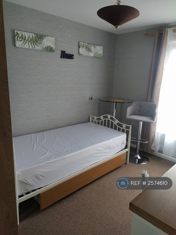 1 bedroom in Merrydale Square, Northampton, NN3 (#2574610)