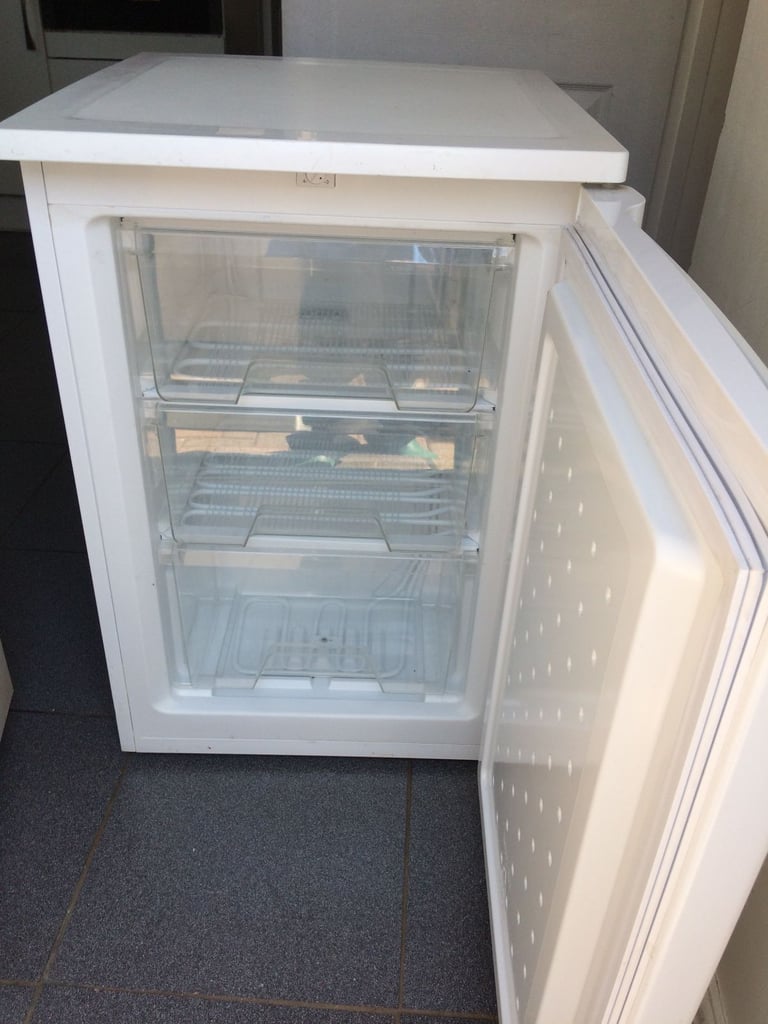 image for CURRY'S ESSENTIALS UNDER-COUNTER FREEZER IN EXCELLENT WORKING CONDITION