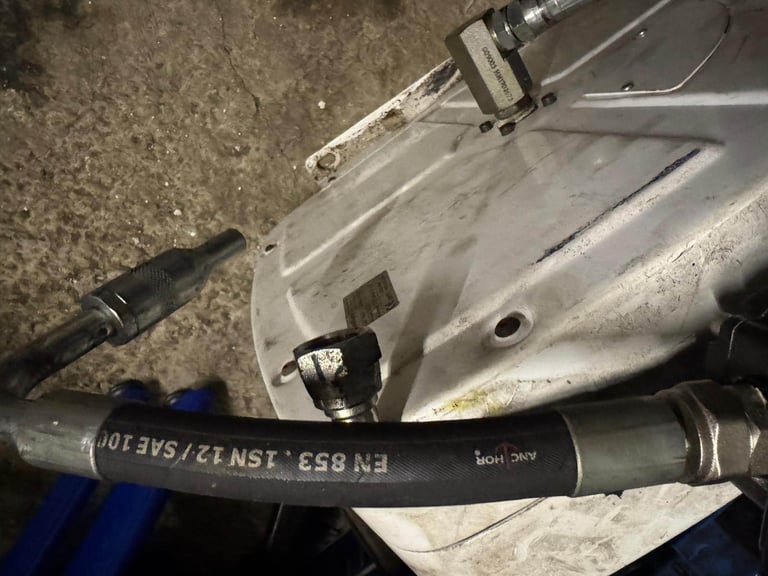 Auto drain - Enclosed hose reel and pump 92510 VGC 2017 10M x2