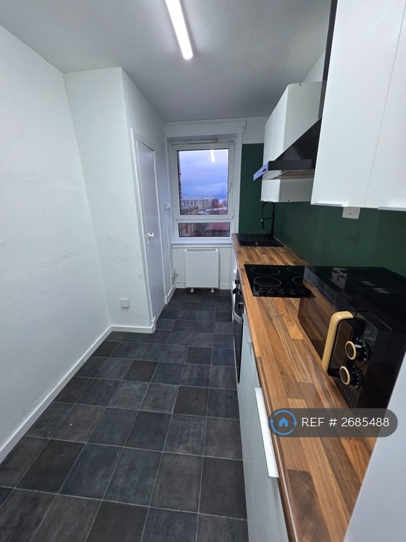 2 bedroom flat in Cathcart Street, Greenock, PA15 (2 bed) (#2685488)