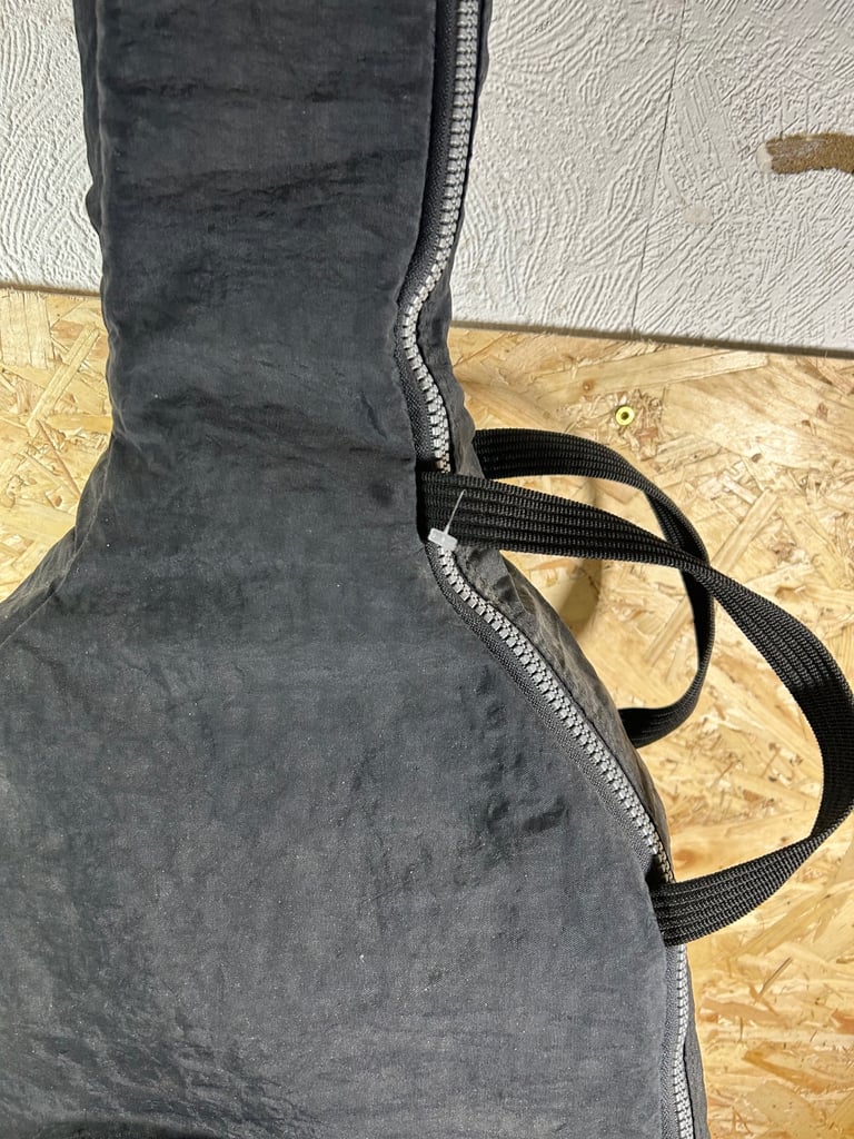 YAMAHA F-340 Acoustic Guitar - 6 String - Right Handed - Including Gig Bag